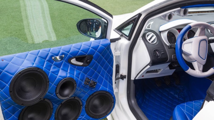 What’s Missing in Your Commute? How a High-End Car Audio System Changes Everything; white car with interior upholstered in blue leather and powerful stereophonic system