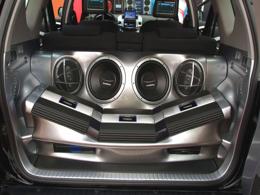 Custom Car Stereo Systems: Transform Your Ride Into a Concert Hall